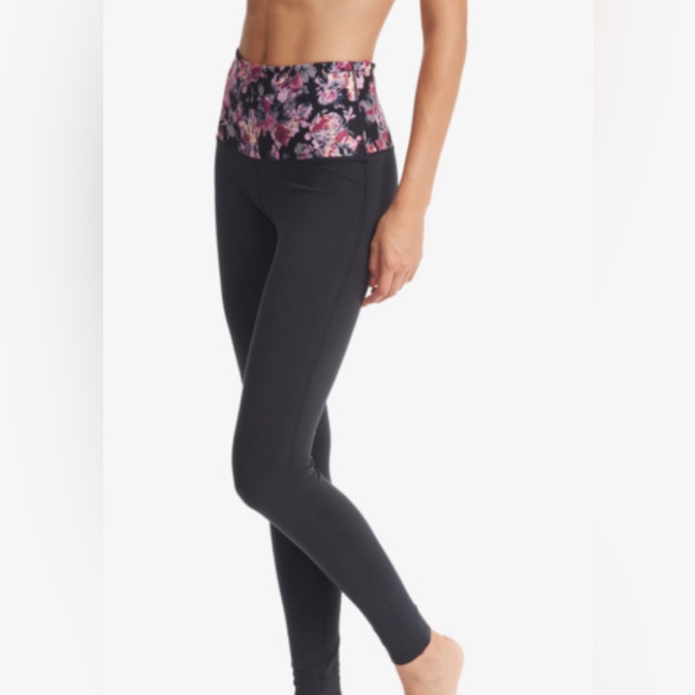 Roxy Women Kaileo Black and Flower Print Technical Leggins Size Large